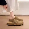 Mules de mujer con hebilla metálica estilo Birkenstock, nueva colección otoño 2026, piel de ante, diseño de punta cerrada, estilo casual y retro, perfectos para llevar al aire libre