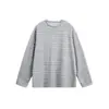 Camiseta de manga larga para hombre, color gris claro, con dobladillo enrollado, cuello henley a rayas, estilo casual de alta gama, camiseta básica versátil, corte limpio