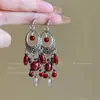 Aretes de Estilo Exótico de Venta Caliente Retro Literario Clásico Dignificado Ganchos para la Oreja Versátil Hueco Moda Borla Colgantes
