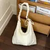 Bolso de hombro artístico de estilo floral con bordado hueco transfronterizo para mujer, nuevo modelo 2026, adecuado para compras diarias y citas, exquisito bolso cruzado