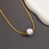 Cadena para Clavícula de Hueso de Serpiente de Dos Tonos Oro y Plata de Doble Capa para Mujer, con una Sola Perla Plana, Estilo de Lujo Ligero y Nicho