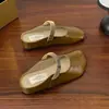 Sandálias Slip-On Color Sólida da Moda para Uso ao Ar Livre, Novo Estilo Verão 2026, Bico Quadrado, Solado Plano, Tiras Únicas, Sandálias com Salto Anabela Baixo