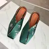 Sandalias tipo Mula sin Cierre para Mujer 2026 Verano Nuevo Estilo Gama Alta Negras de Punta Cuadrada Tacón Plano Abiertas Medias Pantuflas