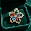 Broche de Flor Hueca de Diamante de Color de Industria Pesada Pin de Gota de Agua con Pedrería Colorida Decoración para Vestido de Noche Cheongsam Adornos Fabricante