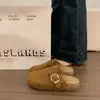Chinelos fechados de sola grossa estilo retrô para aumentar a altura, para mulheres, adequados para o outono, novo modelo 2026, versáteis com saias, com fivela de cinto, chinelos de meio pé