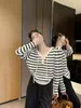 Tricô com Capuz Falso de Duas Peças Estilo Coreano para Mulheres Primavera e Outono Novo Design Moletom Chique e Bonito Blusa de Manga Longa