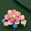 Nova Broche Flor Peônia Fugui Feminino Elegante Esmalte Pintado à Mão Pérola Corsage vestido Cheongsam Broche Venda por Atacado