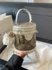 Bolso Pequeño Elegante de Alta Gama Transfronterizo para Mujer 2025 Nuevo Modelo Exquisito Bolso Cubo de Nicho Popular Bolso de Hombro Cruzado Simple