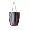 Bolso de mujer vintage de gran capacidad transfronterizo de cuero genuino, un bolso de axila lujoso y de alta calidad hecho de piel de vaca de plena flor curtida vegetal, un bolso tipo cubo elegante para mujer