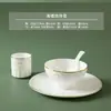 Vajilla de Hotel Jingdezhen Cerámica de Hueso con Borde Dorado, Tazones y Platos Cerámicos con Logo Impreso del Grupo Nacional de Construcción de China para Uso en Comedores de Unidad