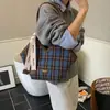 Bolsa para Travessia de Fronteira Feminina Tendência Outono e Inverno 2025 Nova Moda Bolsa de Ombro Xadrez Bolsa Tote de Grande Capacidade