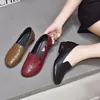 Zapatos de Cuero Suave Individuales para Mujer, Nuevo Estilo Primavera 2026, Zapatos de Cuero Retro Bordados con Punta Redonda para Mujer, Zapatos Casuales Cómodos con Suela Suave para Mamá