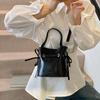 Bolso cruzado para mujer con un toque de alta gama, bolso de temperamento nicho estilo coreano, bolso cruzado de moda simple con textura suave