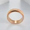 Anillo de estudiante esmerilado de 6 mm de moda transfronteriza, anillo de acero de titanio para amantes de la arena roja con red de oro rosa para mujer, venta al por mayor