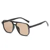 Novo Estilo Óculos de Sol Quadrados Pretos com Tachinhas Transfronteiriços Moda Street Style Óculos de Sol com Proteção UV Óculos de Sol Aviador com Ponte Dupla Europeus e Americanos