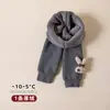 Pantalones de una pieza para niñas con entrepierna abierta, forro polar, engrosados, para otoño e invierno, leggings de algodón para bebé, rayas verticales, dibujos animados, de nueve puntos, engrosados