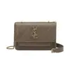 Bolso Pequeño Cuadrado Simple y Elegante Marca de Hong Kong 2025 Nuevo de Moda Versátil Bolso de Hombro con Cadena Bolso Cruzado para Mujer