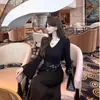 Vestido de punto sensual y minimalista con un diseño minimalista, adecuado para otoño e invierno, con un corte ajustado al cuerpo y falda larga.