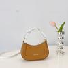 2023 nueva moda colgante de bola de felpa bolso de mujer color sólido simple estilo coreano portátil para hombro axila bandolera bolso cuadrado pequeño