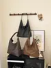 Bolsa Tote Casual Retro de Grande Capacidade para Mulheres Nova Versátil para o Dia a Dia Bolsa de Ombro Moda Couro Macio Portátil Bolsa para Sogra