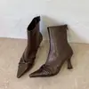 Novas botas femininas de estilo moderno, com zíper nas costas e bico fino, tornozeleiras fashion de salto alto, salto fino stiletto, estilo francês versátil para outono e inverno