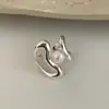 Luz de nicho de lujo diseño exquisito corazón hueco concha perla anillo abierto moda femenina simple versátil joyería de mano