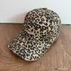 Boné feminino boné de bico de pato masculino retrô americano estampa de leopardo bordado aba macia proteção solar viseira viagem afinar o rosto estilo rasgado