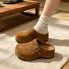 Sapatos femininos fechados na frente, sem cadarço e com sola grossa, adornados com fivelas de metal, estilo mule preguiçoso, sola plataforma para altura adicional, design retrô para uso ao ar livre