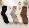 Meias Femininas Zhuji Outono Inverno Quentes Espessadas Tricô Trançado Fleece de Coral Estilo Japonês Meias de Chão Meia de Cano Médio Meias Pós-Parto para Dormir Cor Sólida