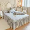 Lençol de baixo com elástico acolchoado estilo princesa e saia de cama 2 em 1, novo modelo 2025, adequado para todas as estações, capa à prova de poeira, design de saia de cama para ocultar imperfeições
