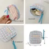 Bolsa pequeña cuadrada acolchada linda estilo coreano para niñas, mini bolsa con cremallera y correa colgante floral para guardar toallas sanitarias portátil para mujeres