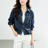 Camisa curta jeans feminina de manga longa, novo estilo outono 2026, cintura com cordão, corte solto, design emagrecedor, top jaqueta