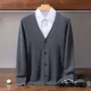 Cárdigan de cachemira de color liso, engrosado de doble capa para hombre, camiseta básica de punto de un solo botón con cuello en V, chaqueta casual de negocios para mediana edad