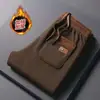 Moda de otoño e invierno para hombre: pantalones casuales rectos de pana elegantes, un diseño clásico y atemporal, versátiles y de corte holgado, con forro polar