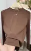 Camiseta Gris de Manga Larga Estilo Europeo para Mujer, Nuevo Modelo Primavera y Otoño 2025, Diseño Único y Exquisito de Espina de Pescado, Camiseta Básica de Cuello Redondo Ajustada