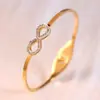 Pulseira de Aço Titânio Trevo de Quatro Folhas para Mulheres, Aço Inoxidável, Cor Dourada, Algarismos Romanos, Luxo Leve Europeu e Americano, Não Desbota, Atacado Fabricante Original