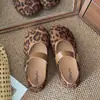 Sapatos Femininos Mary Jane Single Shoes de Couro Francês com Solado Grosso e Salto Escondido Baixo Estilo Novo Outono Inicial 2026 Sola Macia Versátil para Trabalho e Noite
