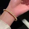 Pulseira Geométrica de Ouro Rosé Cravejada com Diamantes, Elegante e Requintada, Pulseira Versátil, Luxo Leve, Joias de Alto Padrão, Design de Nicho