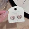 Brincos Brilhantes em Formato de Coração com um Toque de Luxo Leve e Sofisticado, Ganchos de Prata S925, Frescos e Elegantes, Brincos Exquisitos e Versáteis