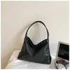Bolso tote de moda con remaches para mujer, nuevo bolso cruzado de lujo ligero retro para el hombro, bolso de hombro de gran capacidad