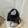Bolso de mano tipo lazo estilo suave de nicho para mujer, sensación de alta gama, bolso tipo empanada, bolso cruzado, bolso tote pequeño casual, nuevo estilo 2026