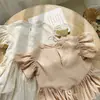 Ropa infantil estilo coreano Vestido de niña con pliegues franceses Colección de verano 2025 con cuello alto y mangas volantes, dulce vestido de princesa