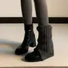 Botas de Cano Curto Francesas de Salto Alto com Textura de Pele de Cordeiro Femininas Outono/Inverno Novidades Martens Petite Salto Grosso Versátil Elástico Botas Emagrecedoras