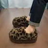 2026 novo estilo, sapatos de algodão com sola grossa, forrados com fleece, design de calçar, quentes, com biqueira fechada e forro fofo, adequados para mulheres usarem ao ar livre no outono e inverno