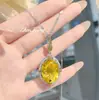 Colgante de Gema Estilo Corte con Diamantes Amarillos Incrustados de Diamantes, Conjunto Deslumbrante de Plumas, Anillo Vintage Italiano, Aretes de Paloma Rojo Sangre para Mujer