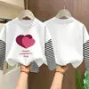 Camiseta 100% algodão puro para meninas, novo estilo primavera/outono, top de base, manga longa, design patchwork, parece um conjunto de duas peças, adequado para meninas pequenas e mais velhas