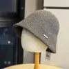 Nuevo Sombrero de Pescador de Punto de Alta Calidad para Mujer Otoño Cubierta Facial Lisa Versátil Sombrero de Cubo Adelgazante Sombrero Tipo Cubeta Moderno