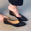 Versão em Pele de Ovelha Simples Retrô Slip-on para o Trabalho Salto Grosso Sapatos de Salto Único Temperamento Feminino Versátil Sapatos Pequenos de Couro Baixo para o Trabalho