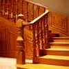 Fabricante de Guangzhou Escaleras Interiores Personalizadas de Madera Maciza con Pasamanos, Escaleras de Troncos de Lujo Americano para Loft de Villa Pintada