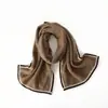 100% Cachemira Pura Otoño/Invierno 2026 Estilo Nuevo para Mujer Bloque de Color Borde Caliente Calentador de Cuello Protector de Cuello Chal Bufanda de Punto